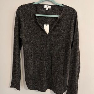 Socialite split neck ribbed top size L